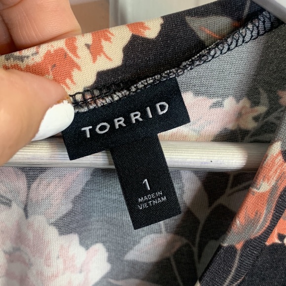 Torrid Floral Knit Cupro Dolman Black Short-sleeve Tee W-510 Plus Size 1X - Picture 6 of 10